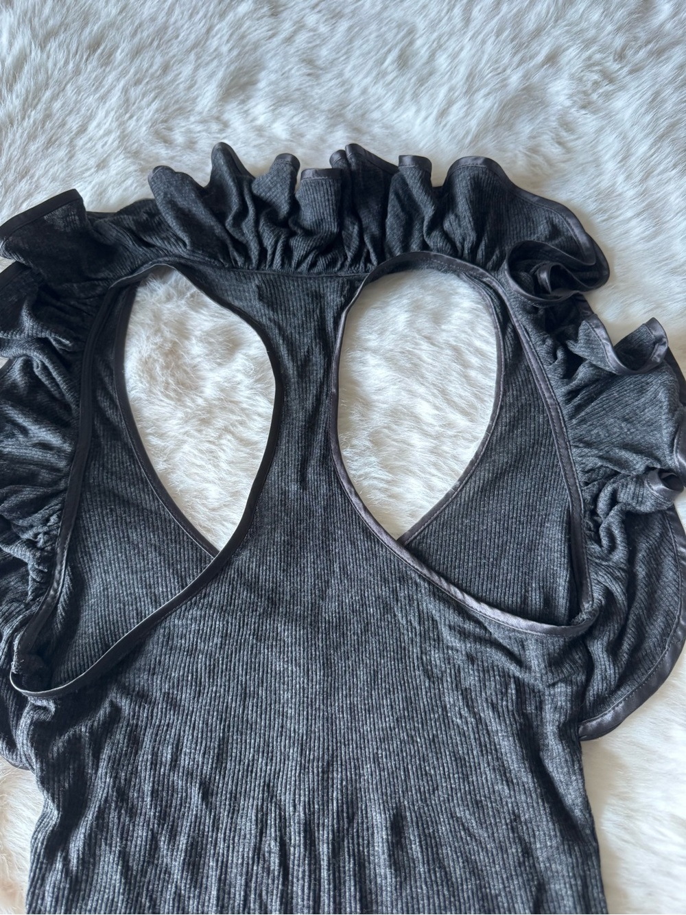 Robert Rodriguez Charcoal Black Ruffle-Sleeve V-Neck Knit Tank - Picture 8 of 11